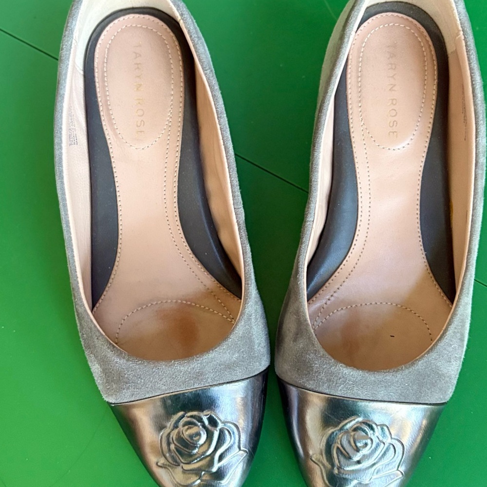 Taryn Rose Metallic Silver and Gray Flats